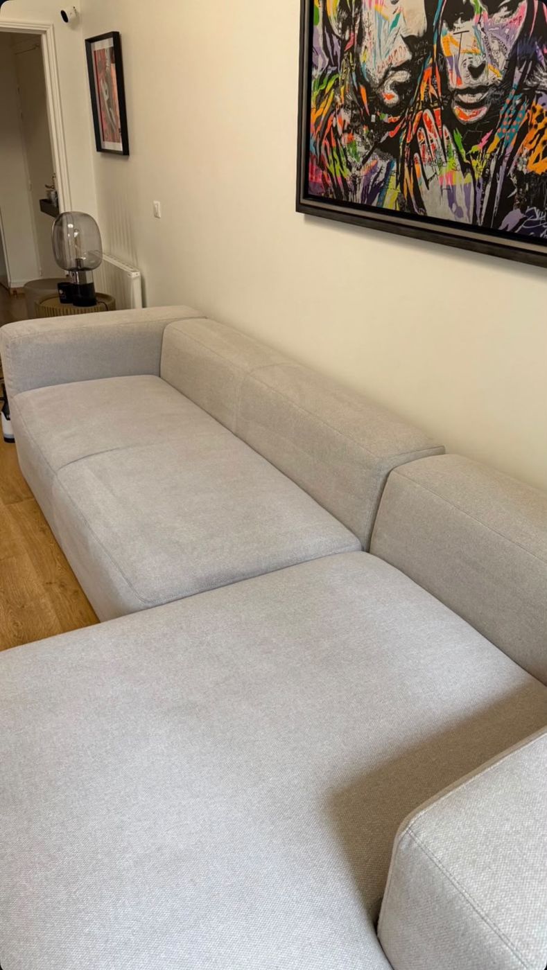 Canapé modulable gris clair, après nettoyage